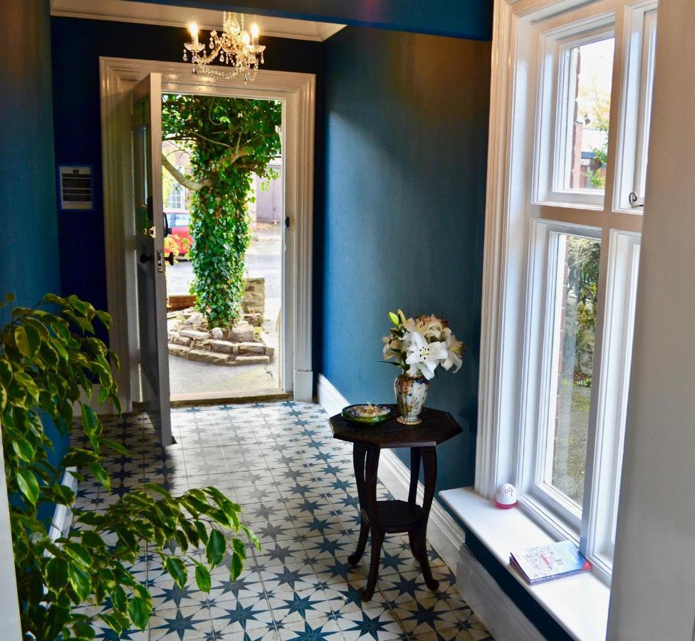 Georges Place Йорк Екстериор снимка