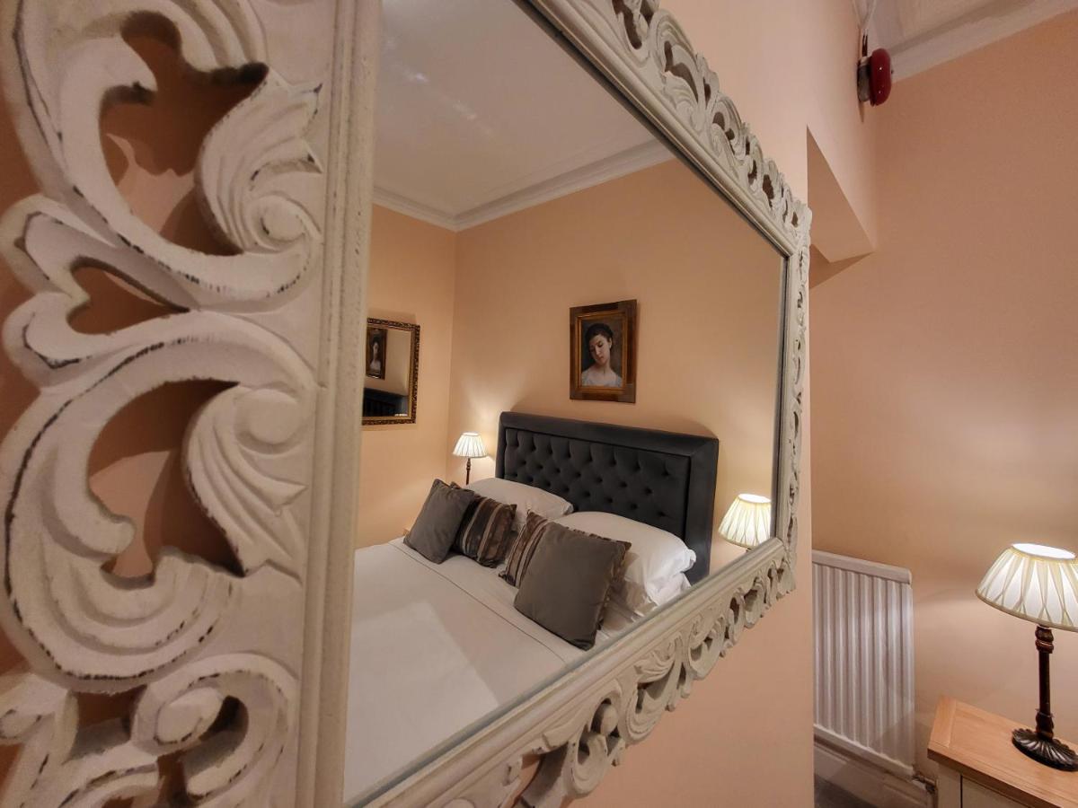 Georges Place Йорк Екстериор снимка